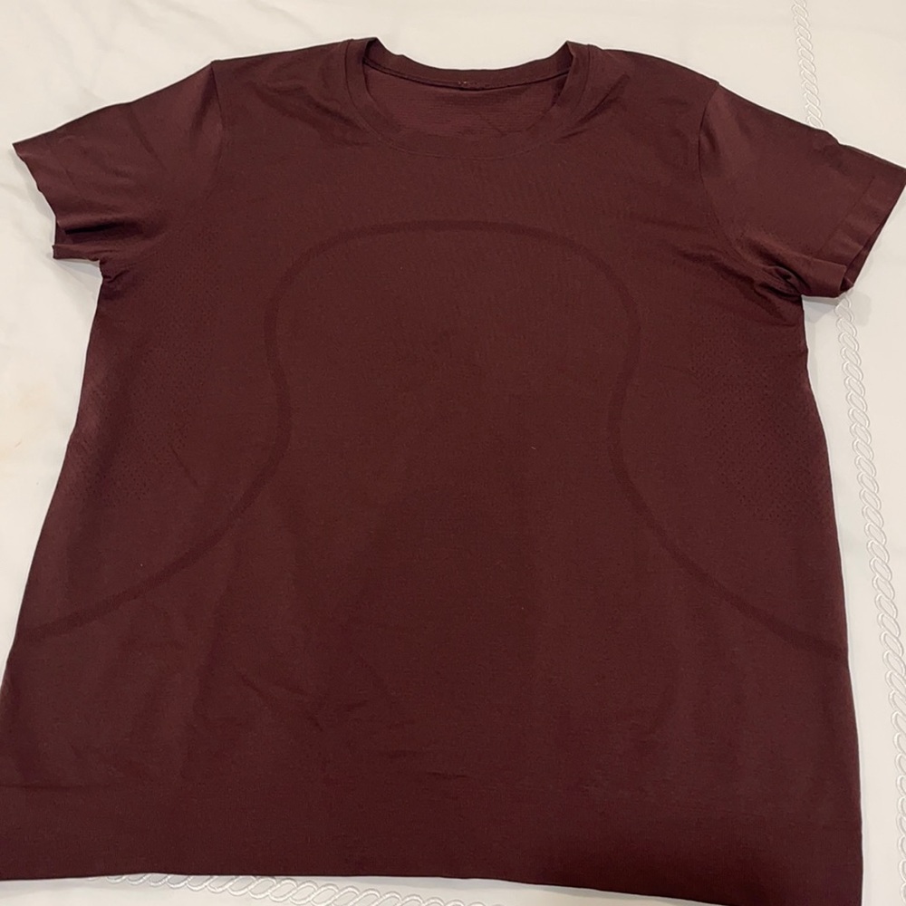 Lululemon short sleeve shirt